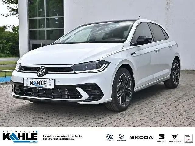 Pure white schwarz (weiß) Gebraucht 2024 VW Polo R-line Limousine | 31.730 € (Etwas zu teuer) - Bild 1/4