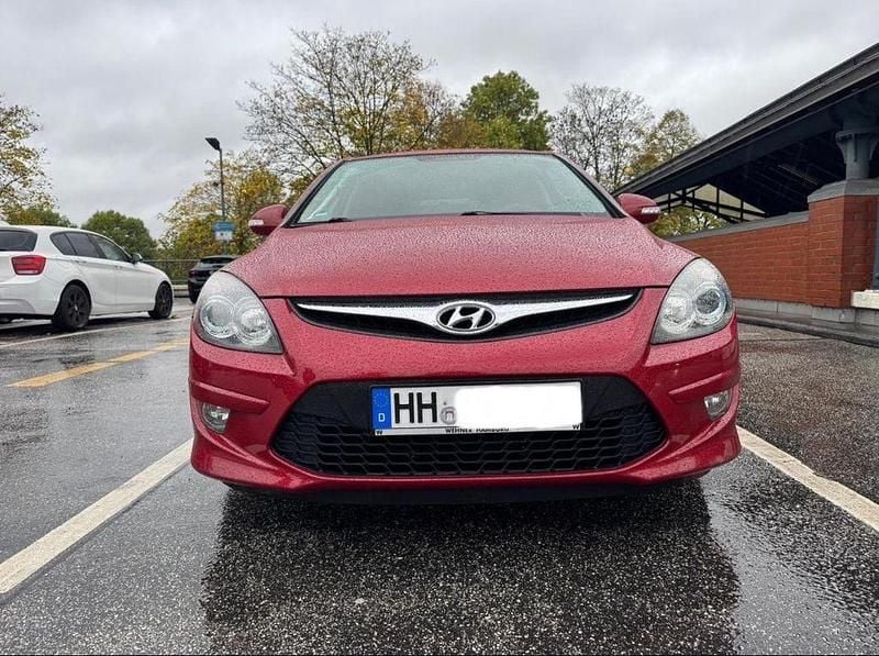 Gebraucht Hyundai i30 Edition+ 109 PS (80 kW) 2011 Rot Limousine