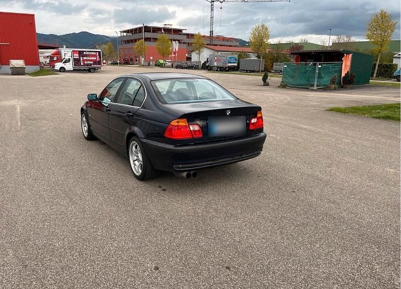 Second-hand BMW 323 170 CP (125 kW) 2000 Albastru Berlinǎ