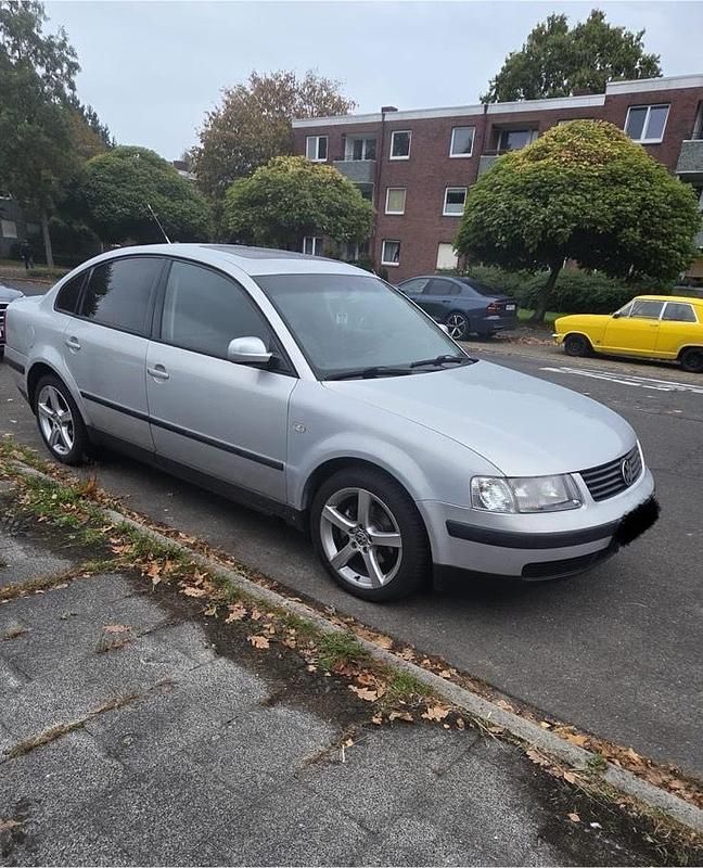 Silber Gebraucht 2000 VW Passat Limousine | 2.500 € (Teuer) - Bild 1/4