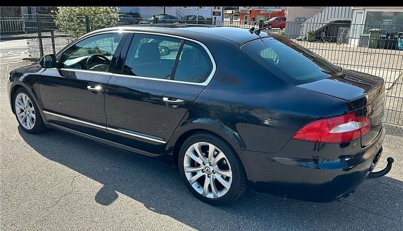 Używany Skoda Superb 160 KM (117 kW) 2008 Czarny Sedan/Limuzyna