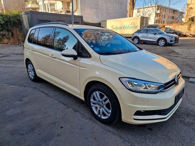 Gebraucht VW Touran 150 PS (110 kW) 2023 Beige Van / Kleinbus
