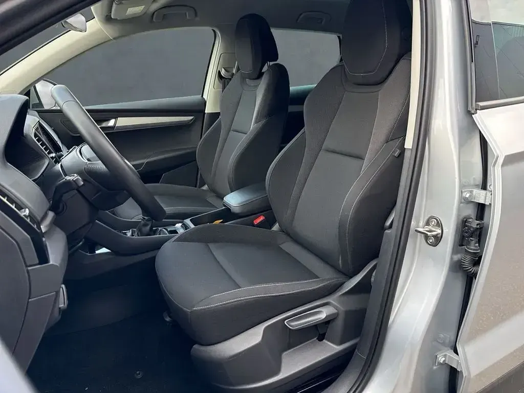 Gebraucht Skoda Karoq Selection 150 PS (110 kW) 2024 Brilliantsilber SUV
