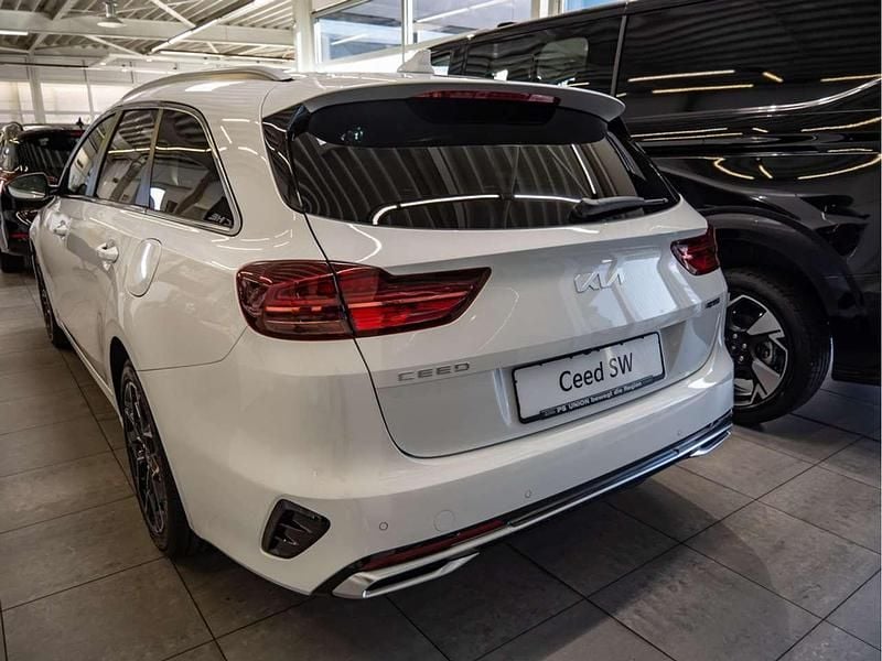 Neu Kia Ceed 140 PS (102 kW) 2026 Penta metal Kleinwagen