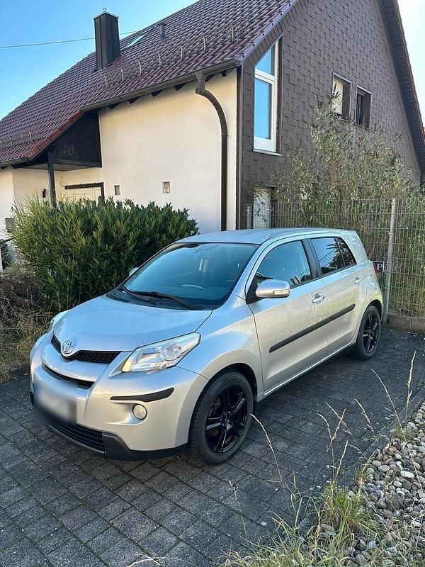 Silber Gebraucht 2009 Toyota Urban Cruiser SUV | 5.300 € (Fairer Preis) - Bild 1/4