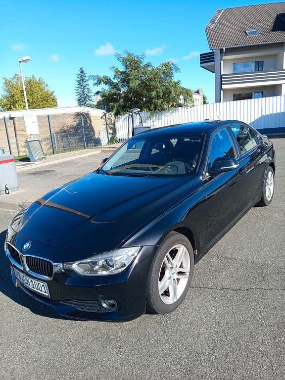 Gebraucht BMW 318 143 PS (105 kW) 2014 Schwarz Limousine