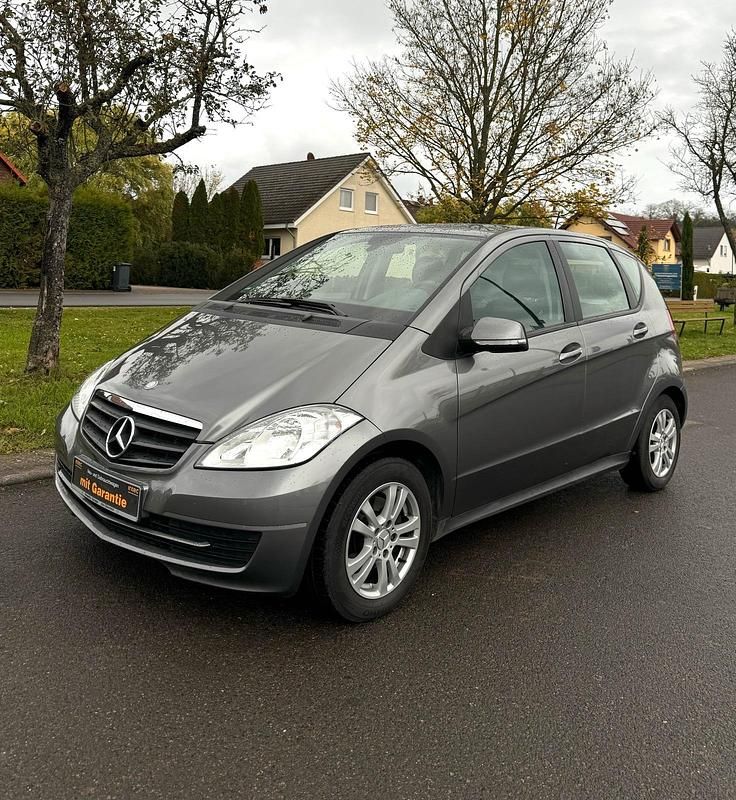 Grau Gebraucht 2011 Mercedes A160 Kleinwagen | 6.250 € (Fairer Preis) - Bild 1/4