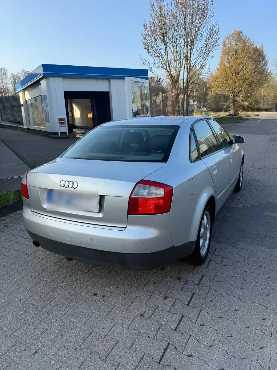 Gebraucht Audi A4 96 PS (70 kW) 2001 Silber Limousine