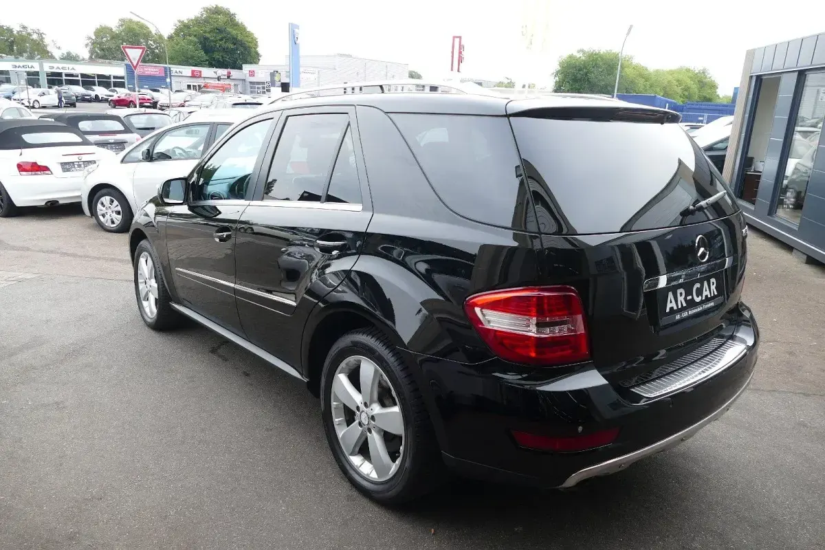 Gebraucht Mercedes ML350 224 PS (164 kW) 2009 Schwarz SUV