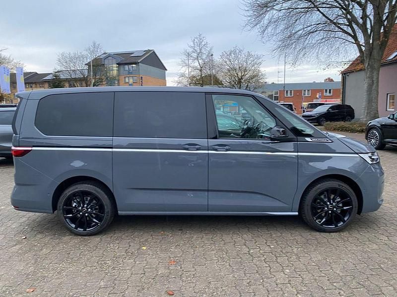 Neu VW Multivan Style 150 PS (110 kW) 2026 Grau Van