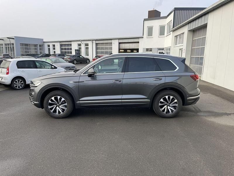 Gebraucht VW Touareg Elegance 286 PS (210 kW) 2022 Siliziumgrau SUV