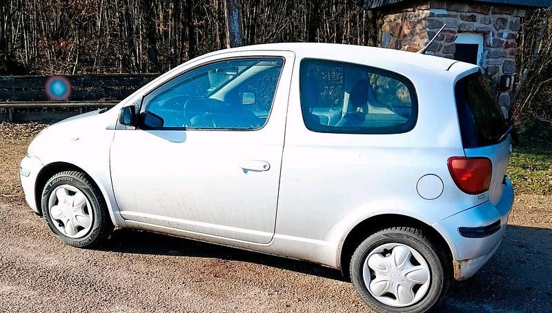 Gebraucht Toyota Yaris 65 PS (47 kW) 2003 Silber Kleinwagen