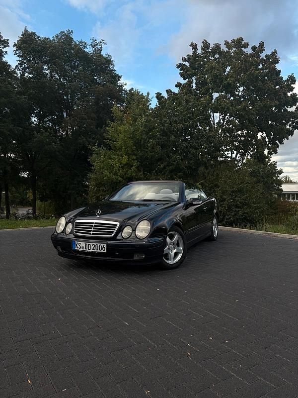 Schwarz Gebraucht 2001 Mercedes CLK230 Cabrio | 3.600 € (Guter Preis) - Bild 1/4