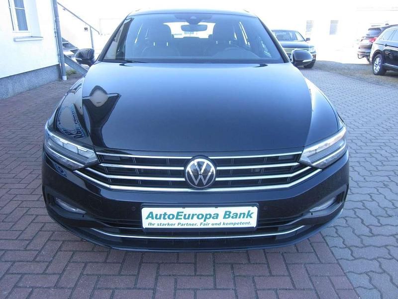 Gebraucht VW Passat 150 PS (110 kW) 2021 Deep black Kombi