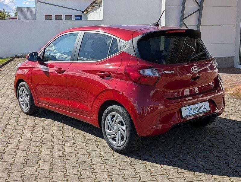Gebraucht Hyundai i10 63 PS (46 kW) 2024 Dragon red Kleinwagen