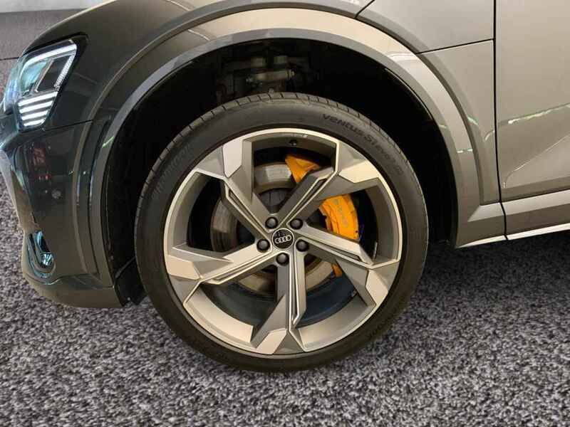 Gebraucht Audi e-tron Ambiente 369 kW (503 PS) 2021 Daytonagrau perleffekt SUV