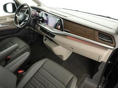 Second-hand VW Multivan Style 150 CP (110 kW) 2025 Negru Monovolum