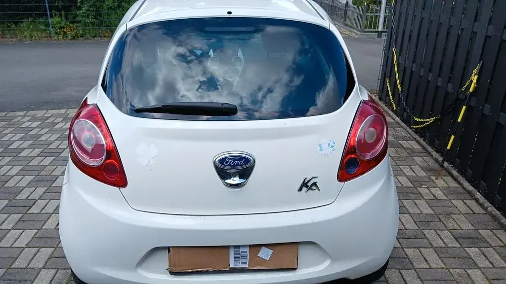 Gebraucht Ford Ka Titanium 69 PS (50 kW) 2010 Weiß Kleinwagen