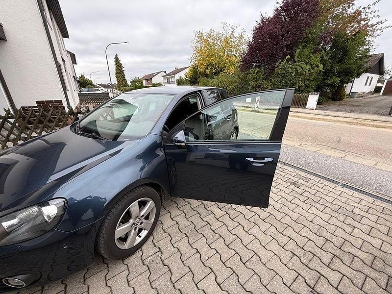 Gebraucht VW Golf Team 122 PS (89 kW) 2010 Blau Limousine