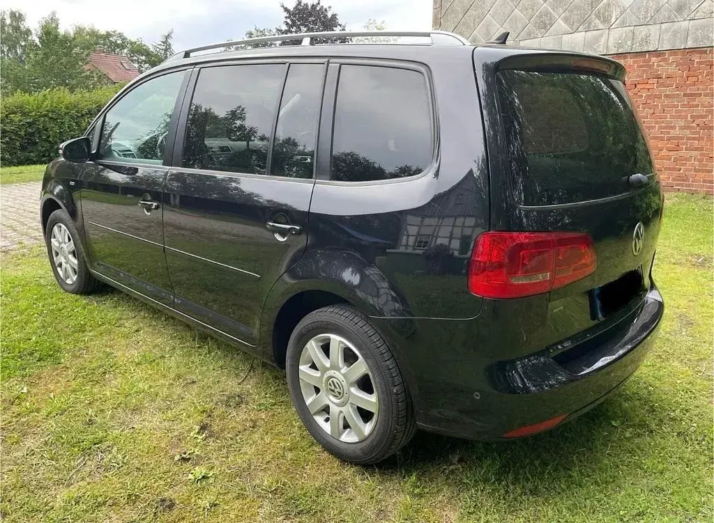 Gebraucht VW Touran Life 105 PS (77 kW) 2014 Schwarz Van / Kleinbus
