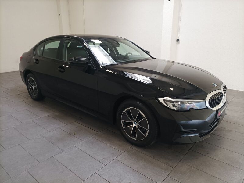 Schwarz Gebraucht 2020 BMW 318 Advantage Limousine | 19.670 € (Superpreis) - Bild 1/4