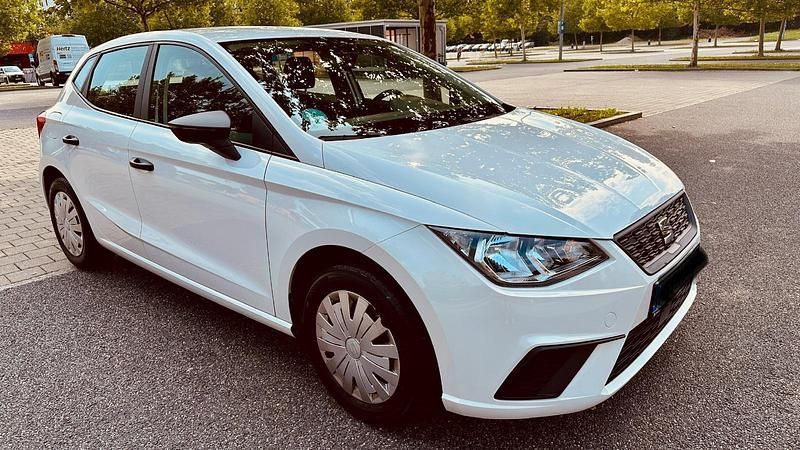 Weiß Gebraucht 2019 Seat Ibiza Reference Kleinwagen | 11.300 € (Fairer Preis) - Bild 1/4