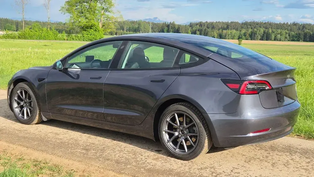 Usata Tesla Model 3 Long Range AWD 366 kW (498 CV) 2023 Argento Berlina
