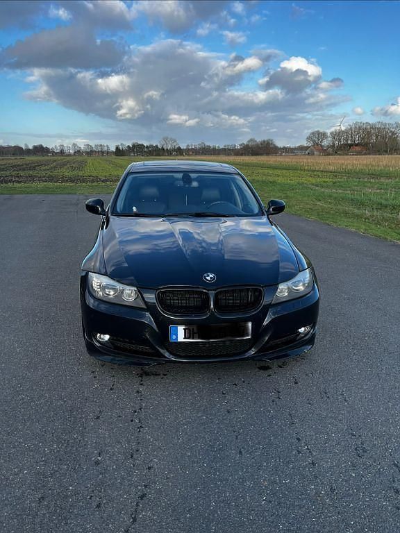 Second-hand BMW 330 Performance 245 CP (180 kW) 2011 Negru Berlinǎ