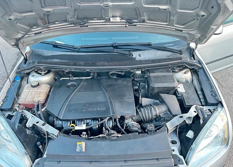 Gebraucht Ford Focus 125 PS (91 kW) 2006 Silber Limousine