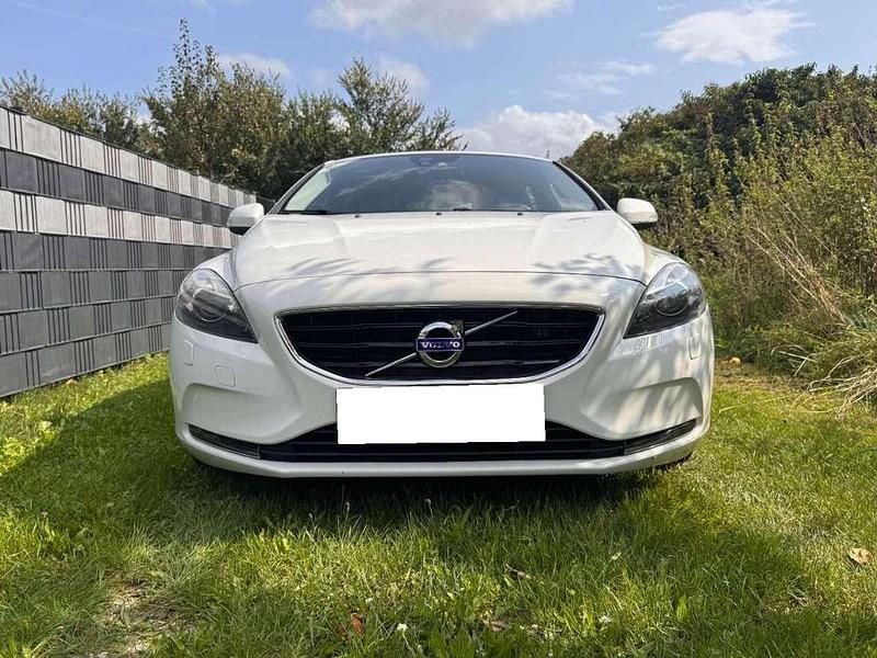 Weiß Gebraucht 2015 Volvo V40 Kombi | 8.600 € (Superpreis) - Bild 1/4