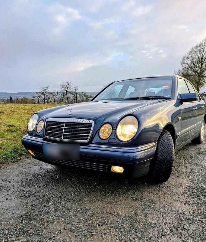 Gebraucht Mercedes E280 Elegance 204 PS (150 kW) 1998 Blau Limousine