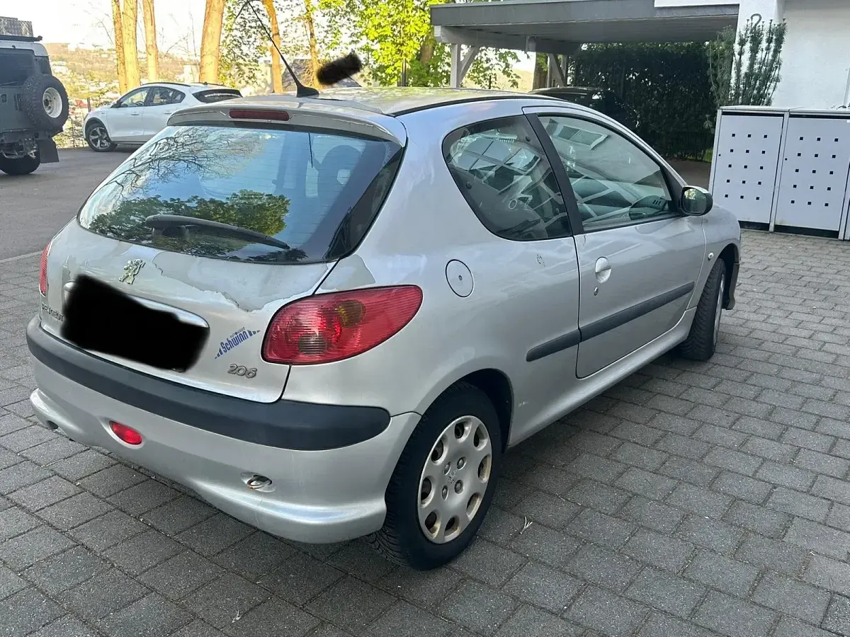 Gebraucht Peugeot 206 75 PS (55 kW) 2004 Silber Kleinwagen