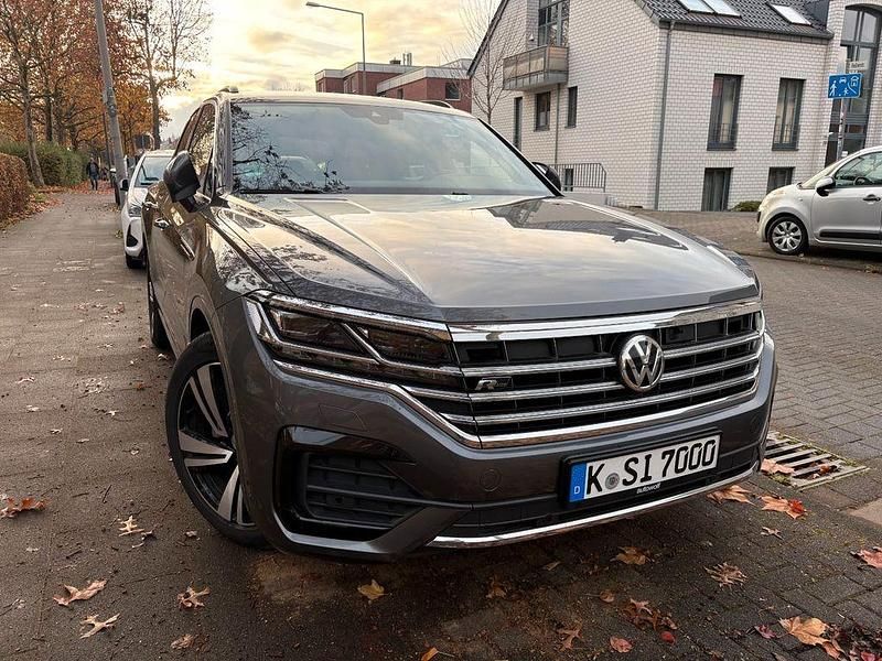 Grau Gebraucht 2020 VW Touareg R-line SUV | 40.500 € (Guter Preis) - Bild 1/4