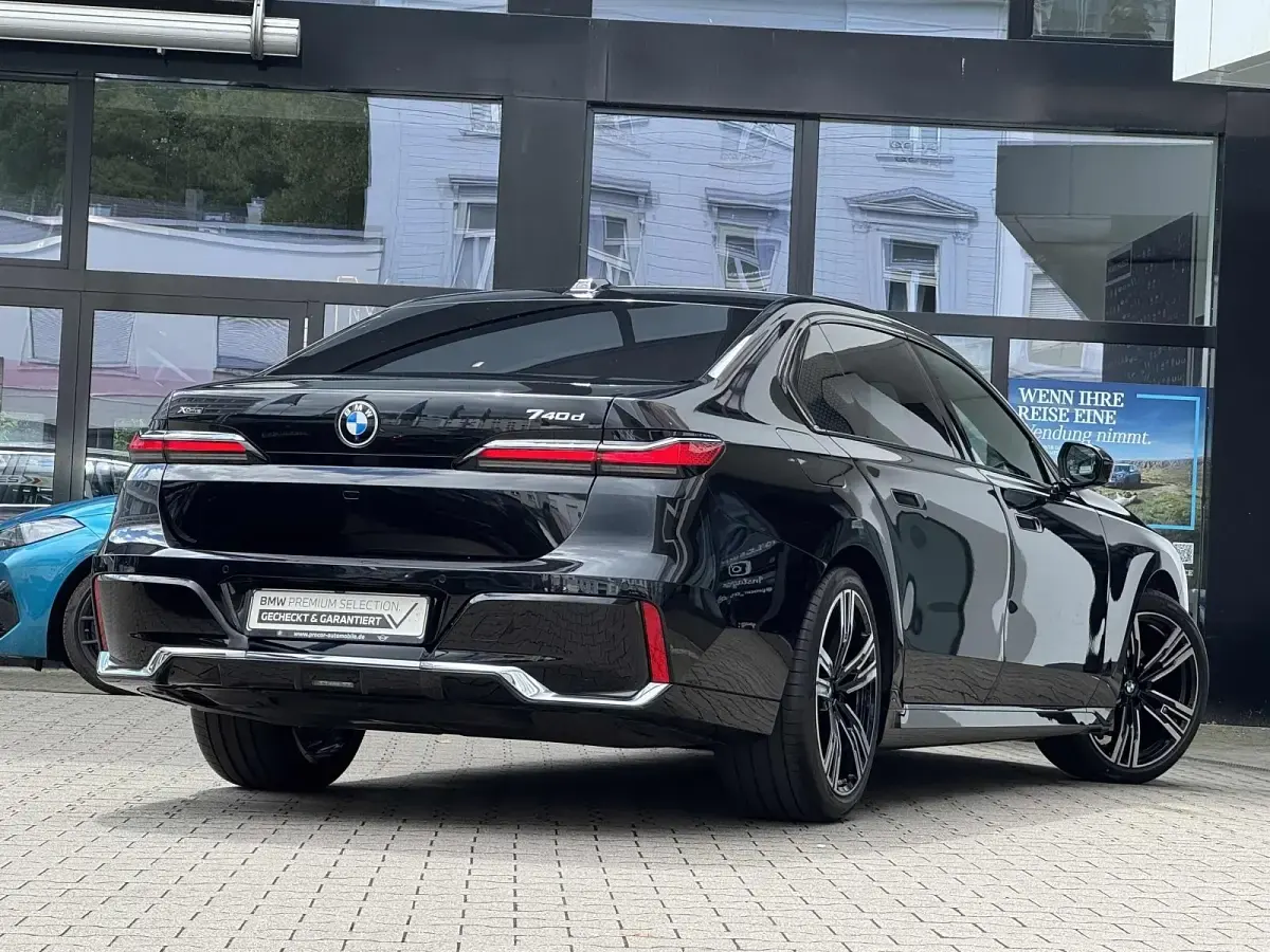 Gebraucht BMW 740 M Sport 299 PS (219 kW) 2025 Schwarz Limousine