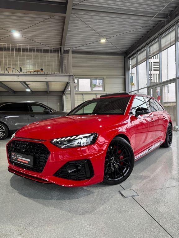 Rot Gebraucht 2021 Audi RS4 Sport Kombi | 62.900 € - Bild 1/4