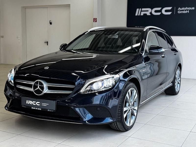 Blau Gebraucht 2019 Mercedes C300e Kombi | 18.940 € (Superpreis) - Bild 1/4
