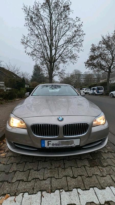 Beige Gebraucht 2012 BMW 520 Efficient Dynamics Limousine | 7.500 € (Superpreis) - Bild 1/4