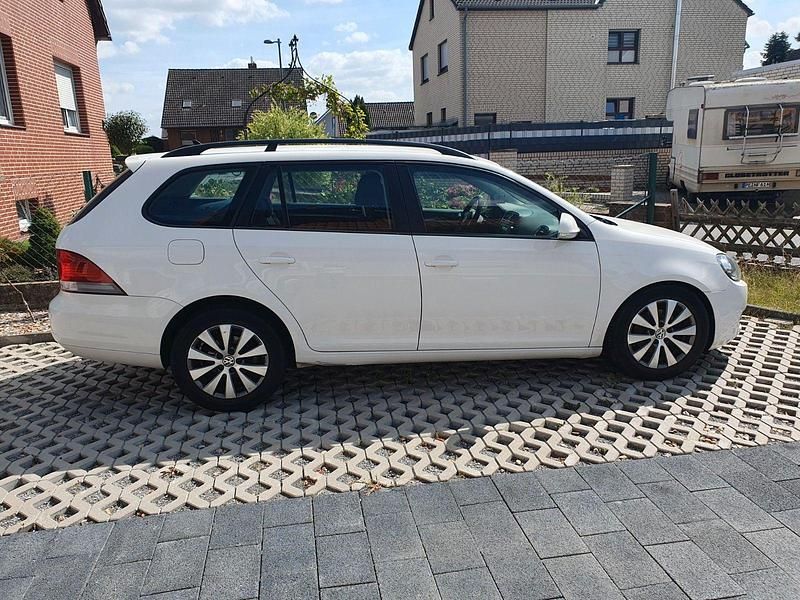 Gebraucht VW Golf V Trendline 105 PS (77 kW) 2009 Weiß Kombi
