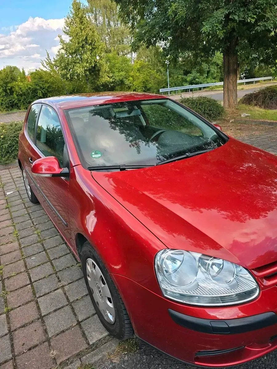 Gebraucht VW Golf V 105 PS (77 kW) 2005 Rot Kleinwagen