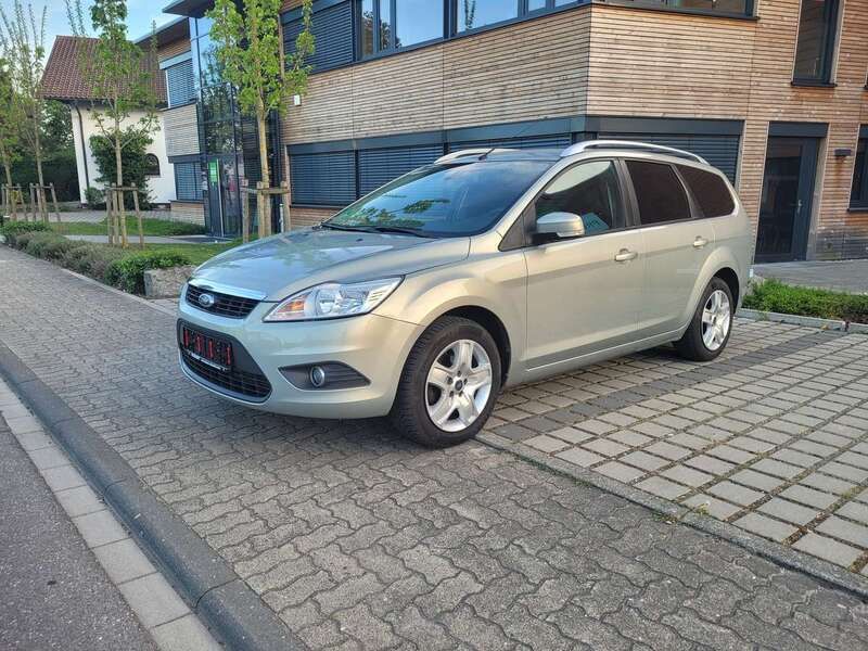 Grau Gebraucht 2010 Ford Focus Style Kombi | 3.990 € (Fairer Preis) - Bild 1/4