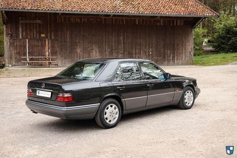 Gebraucht Mercedes E420 279 PS (205 kW) 1995 Schwarz Limousine