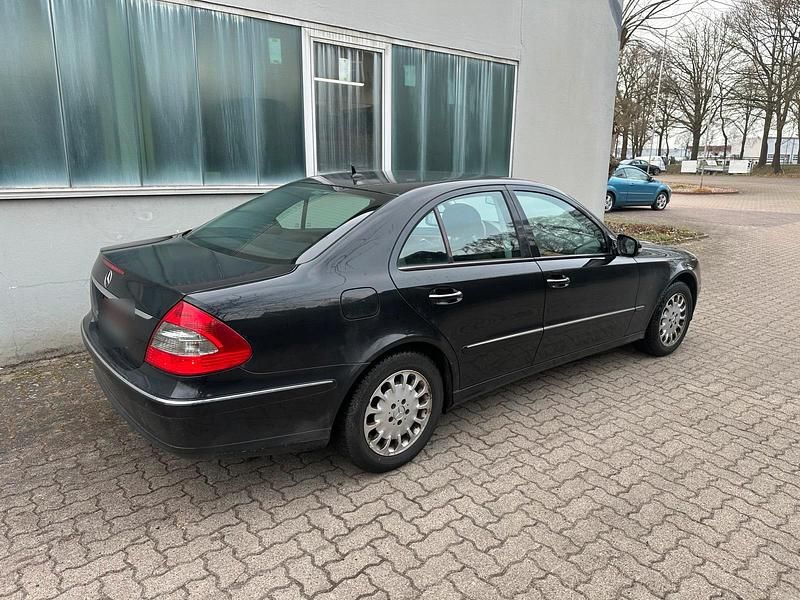 Gebraucht Mercedes E220 170 PS (125 kW) 2007 Schwarz Limousine