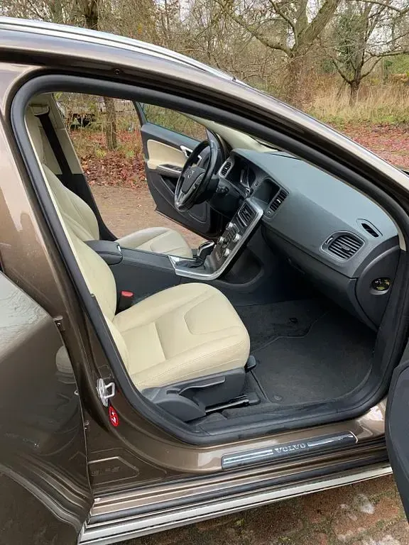 Gebraucht Volvo V60 CC 190 PS (139 kW) 2016 Braun Kombi