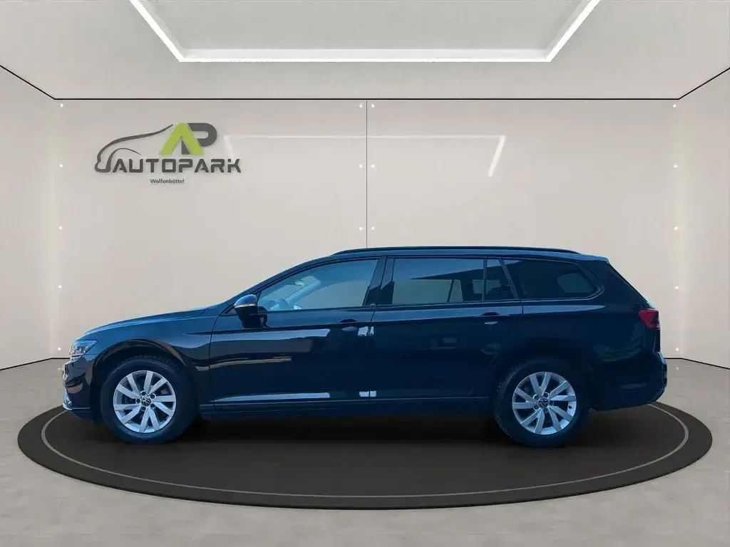 Gebraucht VW Passat 150 PS (110 kW) 2022 Schwarz Kombi