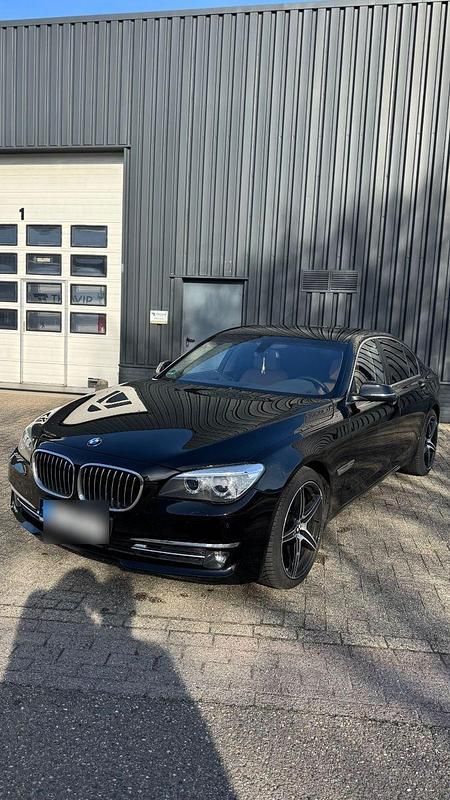 Second-hand BMW 730 258 CP (189 kW) 2012 Negru Berlinǎ