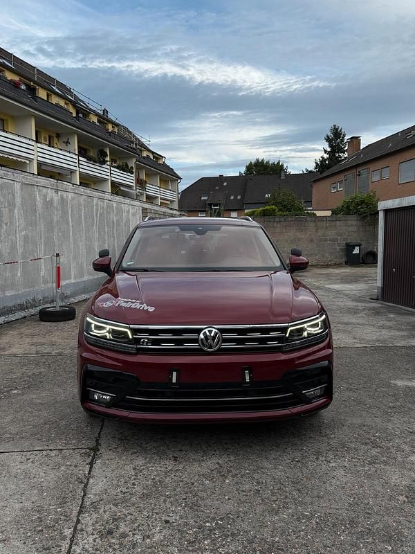 Rot Gebraucht 2018 VW Tiguan SUV | 17.500 € (Teuer) - Bild 1/4