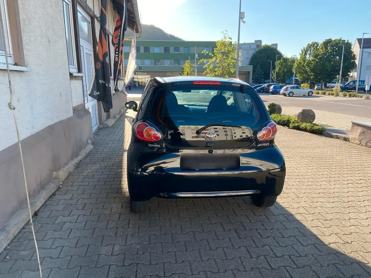 Gebraucht Toyota Aygo 68 PS (50 kW) 2014 Schwarz Kleinwagen