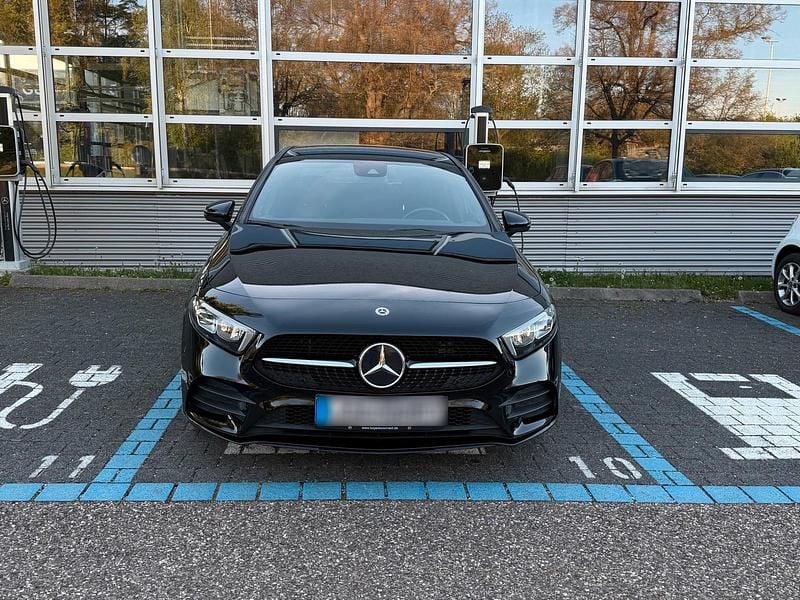 Gebraucht Mercedes A250 AMG 160 PS (117 kW) 2021 Schwarz Limousine