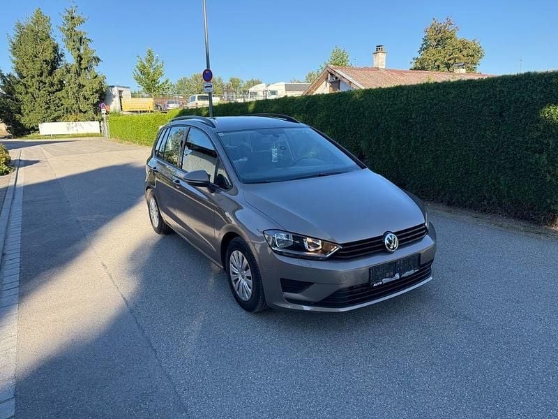 Gold Gebraucht 2014 VW Golf VII Trendline Limousine | 6.990 € (Superpreis) - Bild 1/4