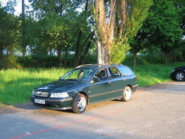 Gebraucht Volvo V40 122 PS (89 kW) 1999 Grün Kombi